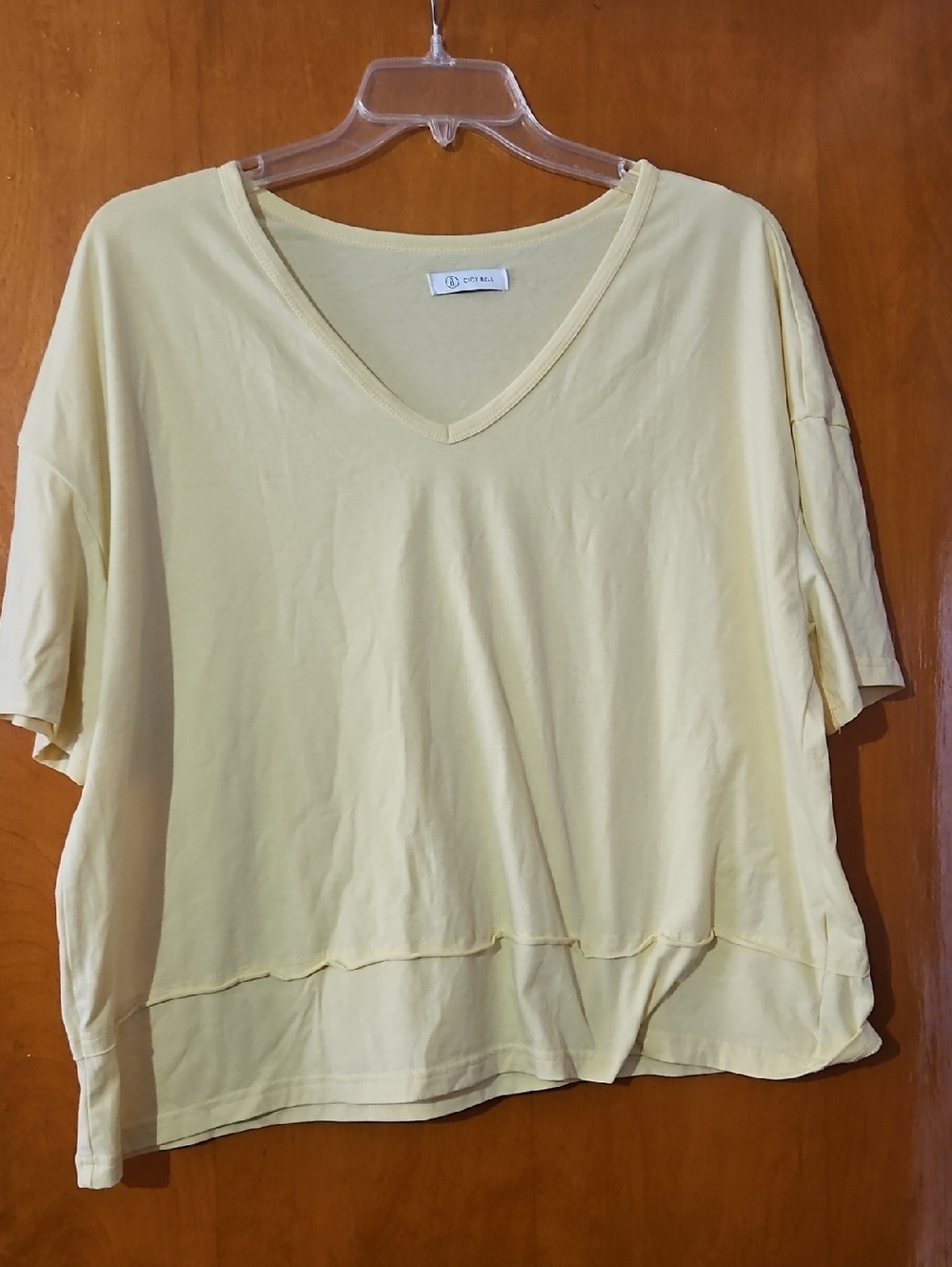 Relaxed V-Neck Short Sleeve Tee in Pale Yellow